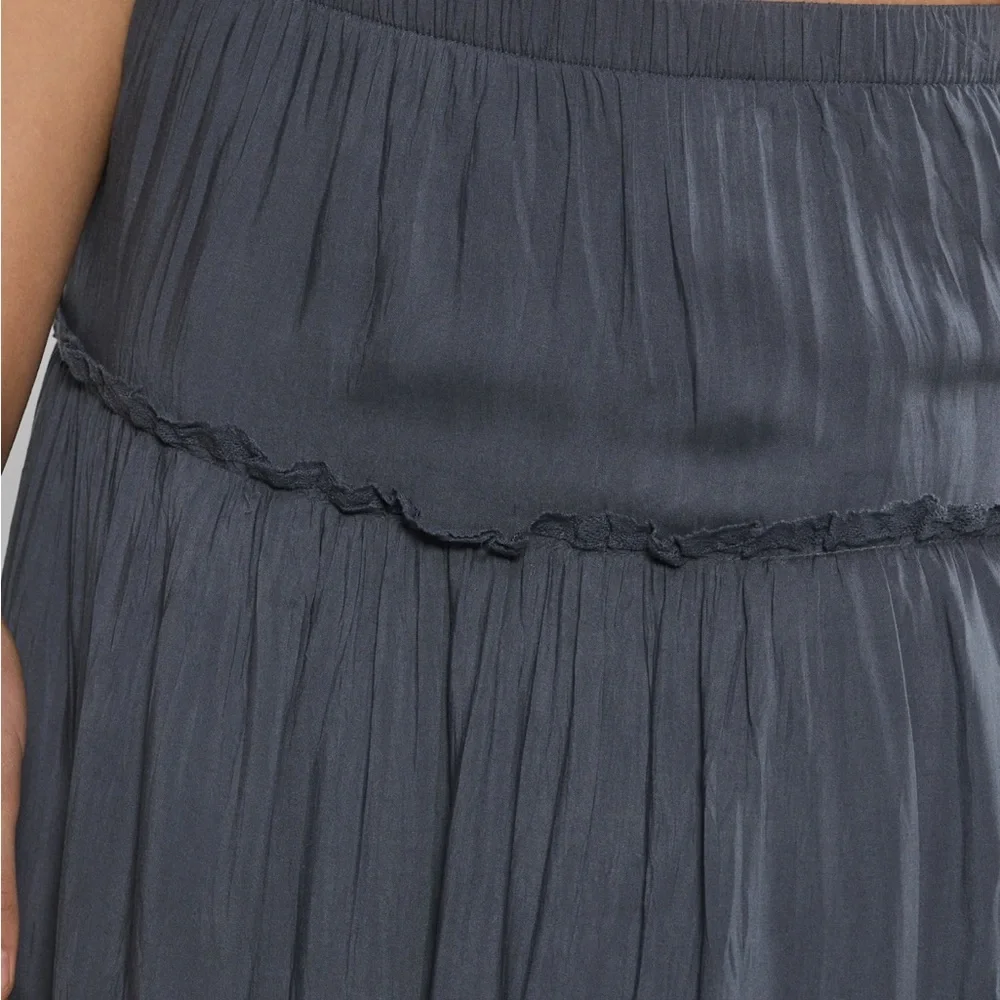 Aritzia Damasque Skirt in Vintage Navy size Large - Picture 3 of 12